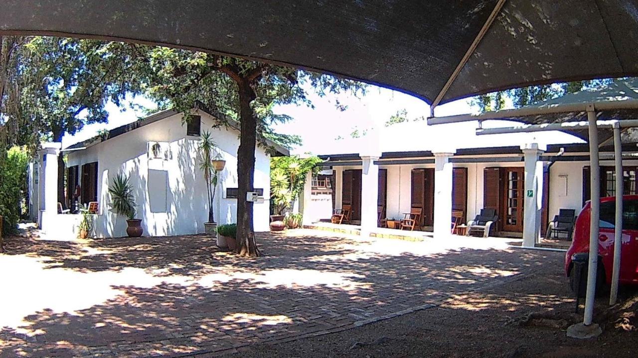 Kuru-Kuru Guesthouse Kuruman Luaran gambar
